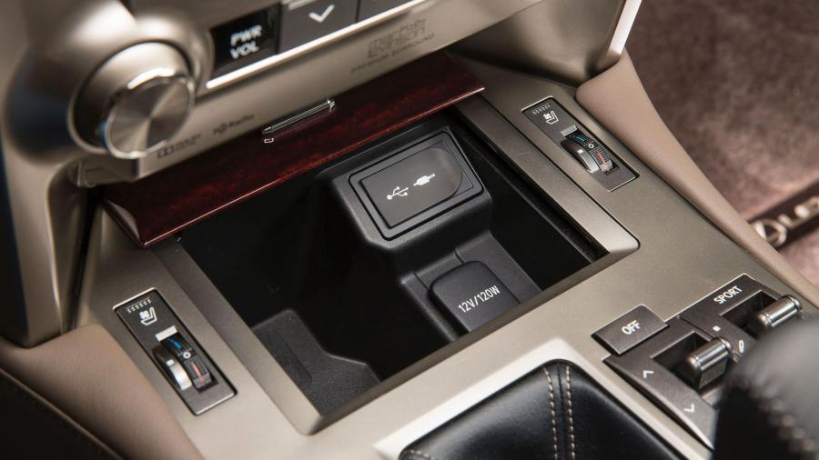 Детали интерьера Lexus GX460 2013 года  (фото 25 из 37)